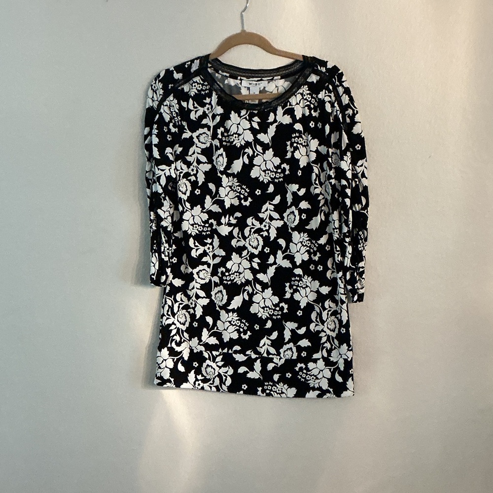 White House Black Market Black and White Floral Long Sleeve Top